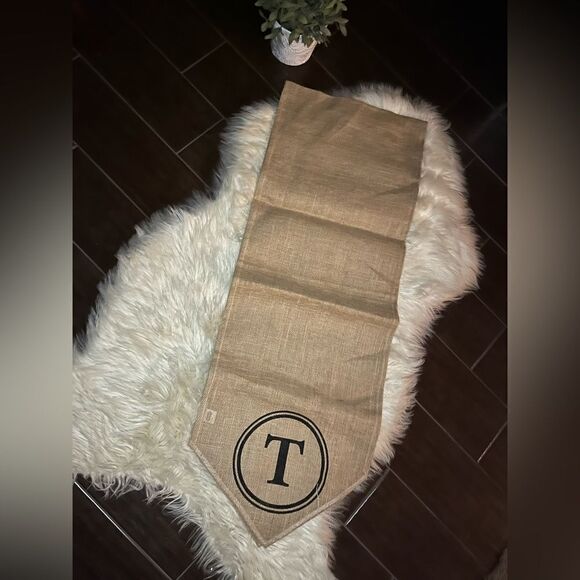 Mudpie burlap table runner monogram “T” - Picture 2 of 6